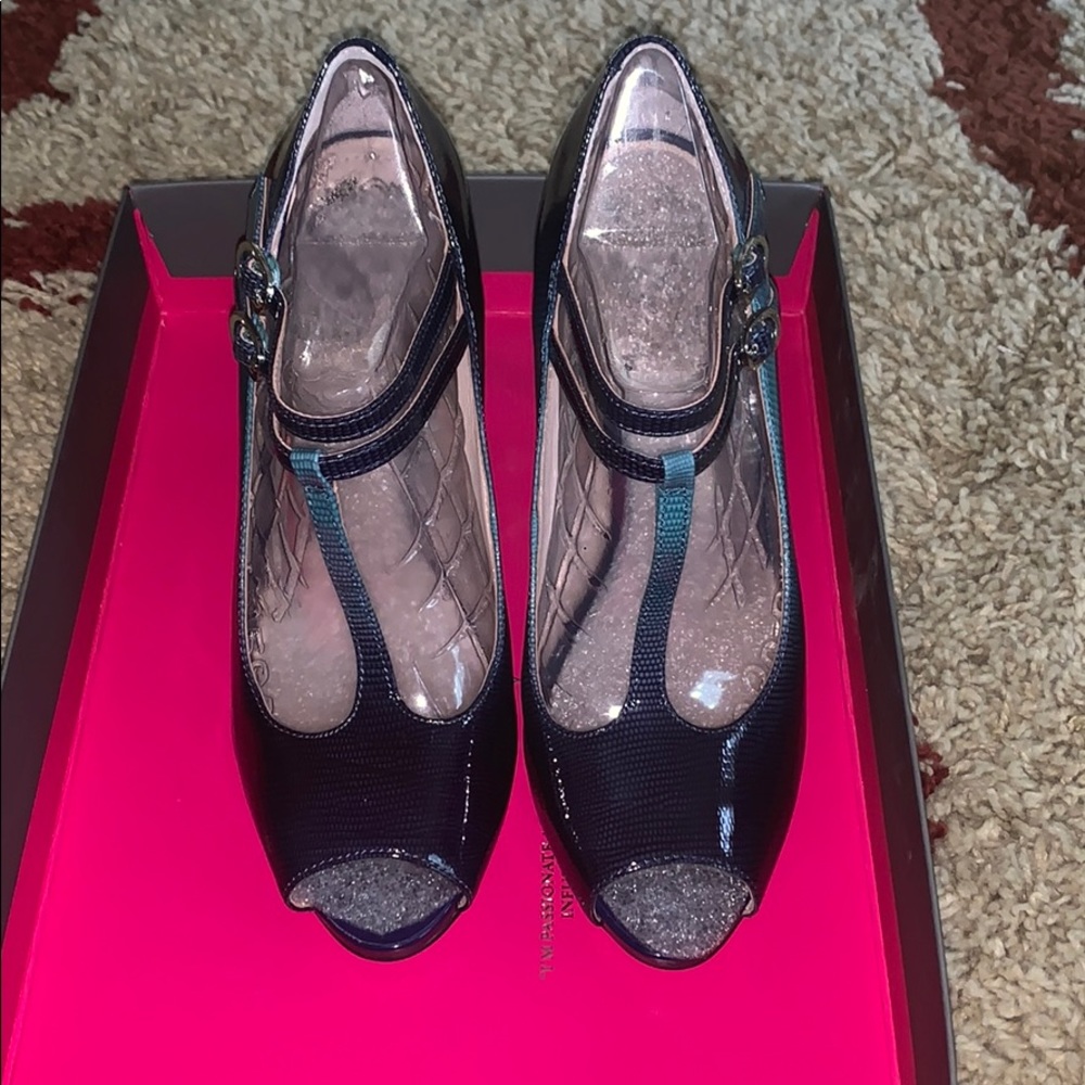 Vince Camino Carl II Aqua lizard pat size 6.5